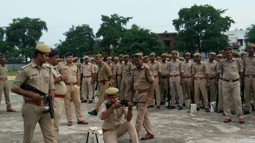 बहराइच पुलिस लाइन में पुलिस अधीक्षक द्वारा कराया गया दंगा नियंत्रण का रिहर्सल।। रिपोर्ट :- पंकज कुमार सिंह।