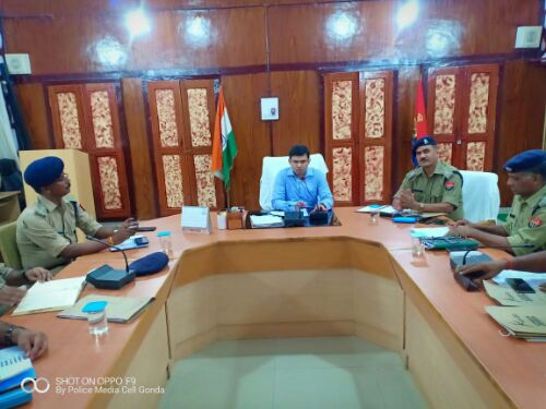 आगामी त्योहार मुहर्रम/गणेश चतुर्थी के दृष्टिगत पुलिस अधीक्षक आरके नय्यर व अपर पुलिस अधीक्षक महेन्द्र कुमार ने की समीक्षा बैठक।