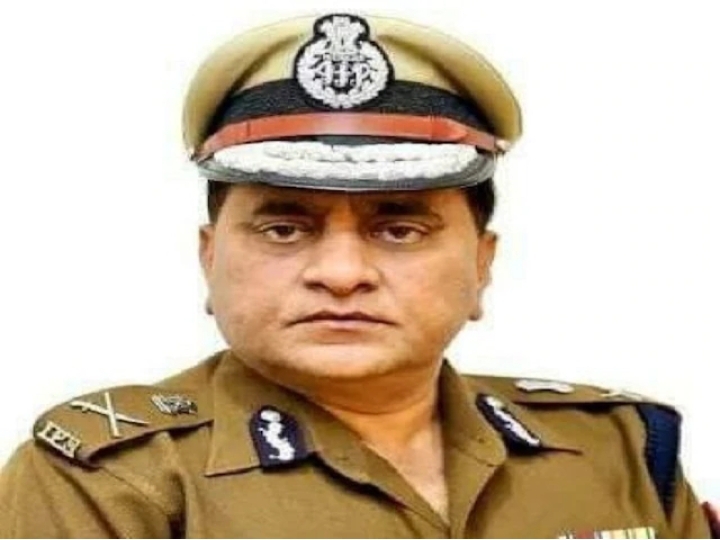 इलाहाबाद सेंट्रल यूनिवर्सिटी की मानद उपाधि नहीं लेंगे DGP ओपी सिंह, विरोध के बाद लिया फैसला