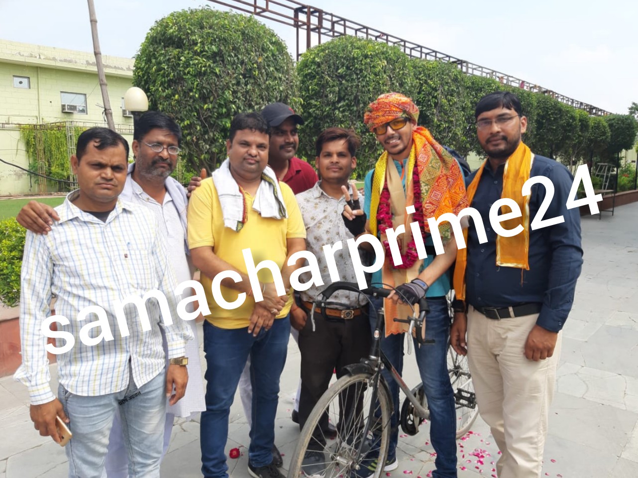 एक हजार किलोमीटर का साइकिल से सफर तय कर छत्तीसगढ़ से मथुरा पहुंचे यश का जोरदार स्वागत