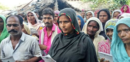 बहराइच वंश पुरवा विकासखंड महसी में कोटेदार पर लगा राशन ना देने का आरोप।। रिपोर्ट :- पंकज कुमार सिंह।