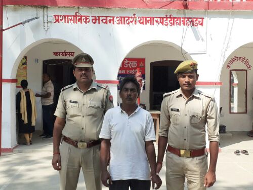 बहराइच रुपईडीहा पुलिस ने 55 ग्राम नाजायज स्मैक के साथ एक तस्कर को किया गिरफ्तार। रिपोर्ट :- पंकज कुमार सिंह।