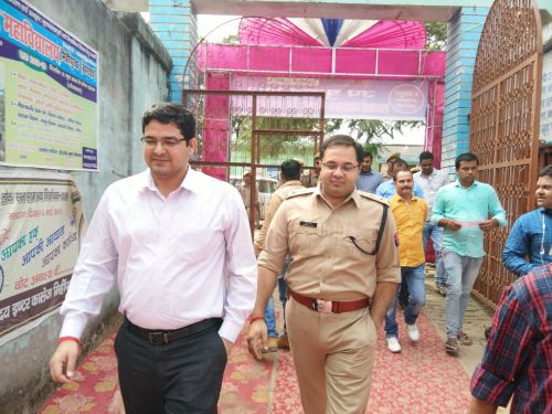 बहराइच बलहा उपचुनाव पर बहराइच जिला अधिकारी व बहराइच पुलिस अधीक्षक ने मेहीपुरवा के सर्वोदय विद्यालय का किया निरीक्षण। रिपोर्ट :- पंकज कुमार सिंह।