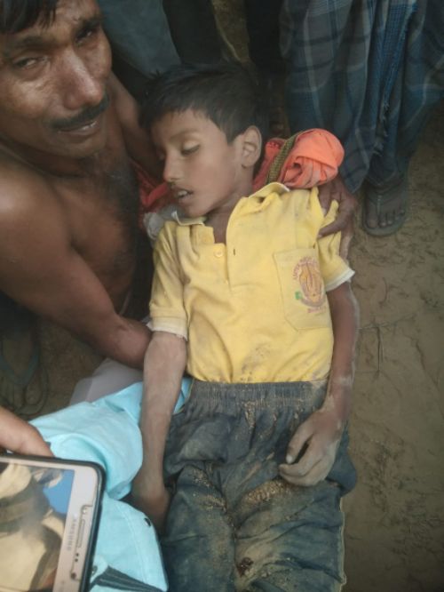 बहराइच मिट्टी खनन माफियाओं ने ली 9 वर्षीय बालक की जान। ट्रक्टर ट्राली के नीचे दबकर 9वर्षीय बालक की मौत।  रिपोर्ट :- पंकज कुमार सिंह।