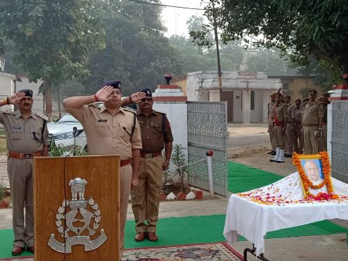 ?बहराइच राष्ट्रीय एकता दिवस के अवसर पर पुलिस अधीक्षक बहराइच ने दिलाई एकता व अखंडता की शपथ?  रिपोर्ट :- पंकज कुमार सिंह।