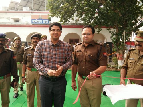 बहराइच जिलाधिकारी व पुलिस अधीक्षक ने फीता काटकर किया यातायात माह नवम्बर 2019 का शुभारंभ। रिपोर्ट :- पंकज कुमार सिंह।